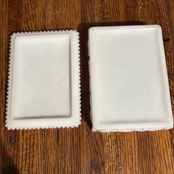 Vintage Westmoreland Milk Glass Cigarette Holder And Ashtrays Grapevine Pattern - Picture 14 of 16